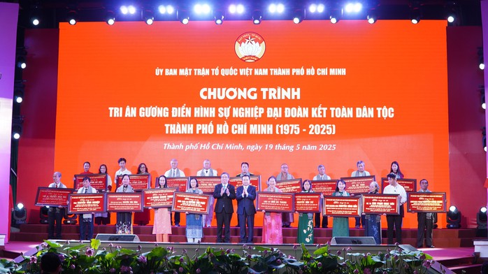 TP HCM tri ân 49 gương điển hình sự nghiệp đại đoàn kết toàn dân tộc - Ảnh 4.