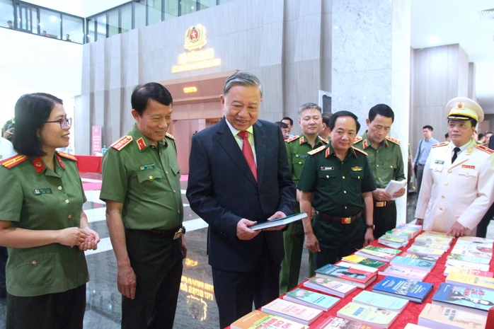 Tổng Bí thư Tô Lâm: Gắn kết chặt chẽ việc học tập, làm theo Bác với xây dựng lực lượng CAND- Ảnh 3. Tổng Bí thư Tô Lâm: Gắn kết chặt chẽ việc học tập, làm theo Bác với xây dựng lực lượng CAND- Ảnh 3.