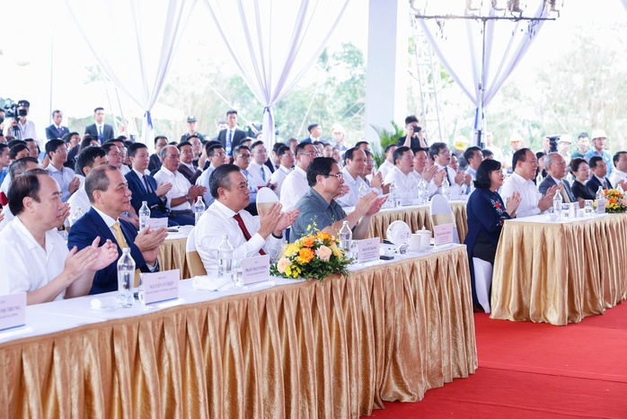 Hà Nội khởi công cầu Tứ Liên gần 20.000 tỉ đồng - Ảnh 1.