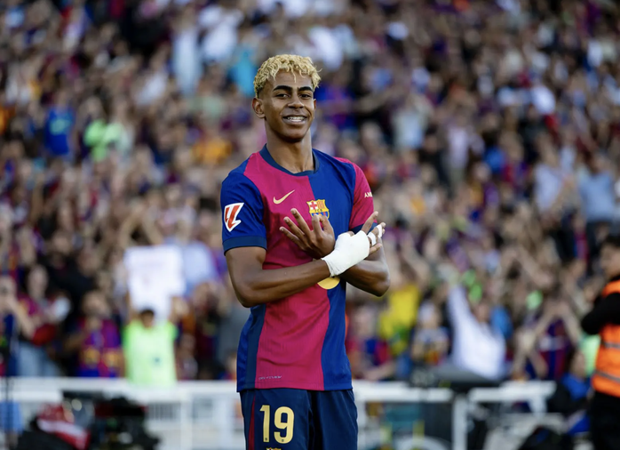 Lamine Yamal ký hợp đồng 6 năm với Barcelona, phí giải phóng 1 tỉ euro - Ảnh 1.