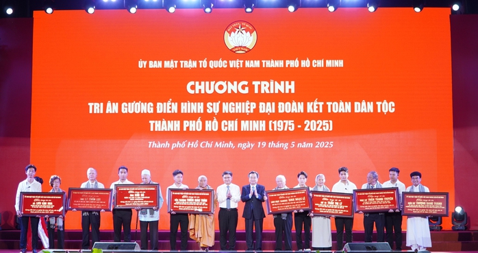 TP HCM tri ân 49 gương điển hình sự nghiệp đại đoàn kết toàn dân tộc - Ảnh 2.