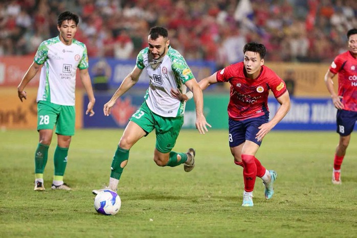 Chờ HLV Phùng Thanh Phương giúp "chiến hạm đỏ" thoát hiểm - Ảnh 1. Chờ HLV Phùng Thanh Phương giúp "chiến hạm đỏ" thoát hiểm - Ảnh 1.
