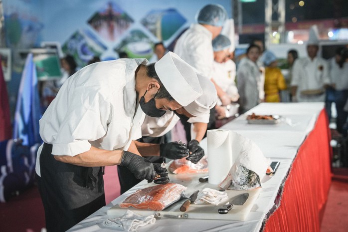 Hàng ngàn món ăn hội tụ tại Lễ hội Văn hóa Ẩm thực Bình Định 2025- Ảnh 2. Hàng ngàn món ăn hội tụ tại Lễ hội Văn hóa Ẩm thực Bình Định 2025 - Ảnh 3.