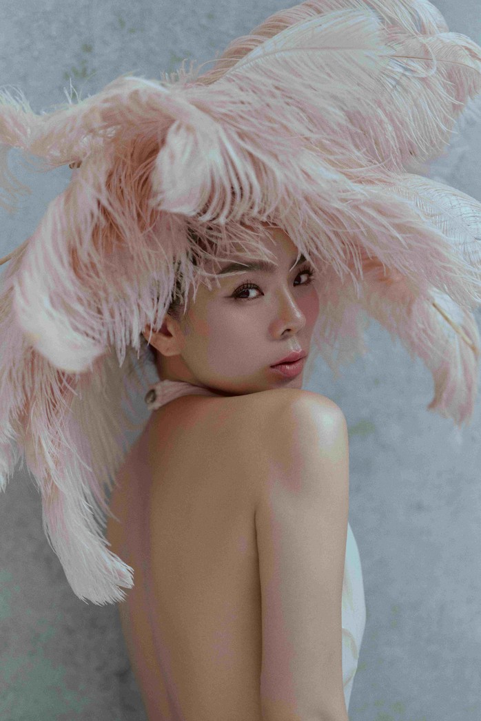 Bộ ảnh nhiều ẩn ý của Lệ Quyên- Ảnh 8. Bộ ảnh nhiều ẩn ý của Lệ Quyên- Ảnh 8.