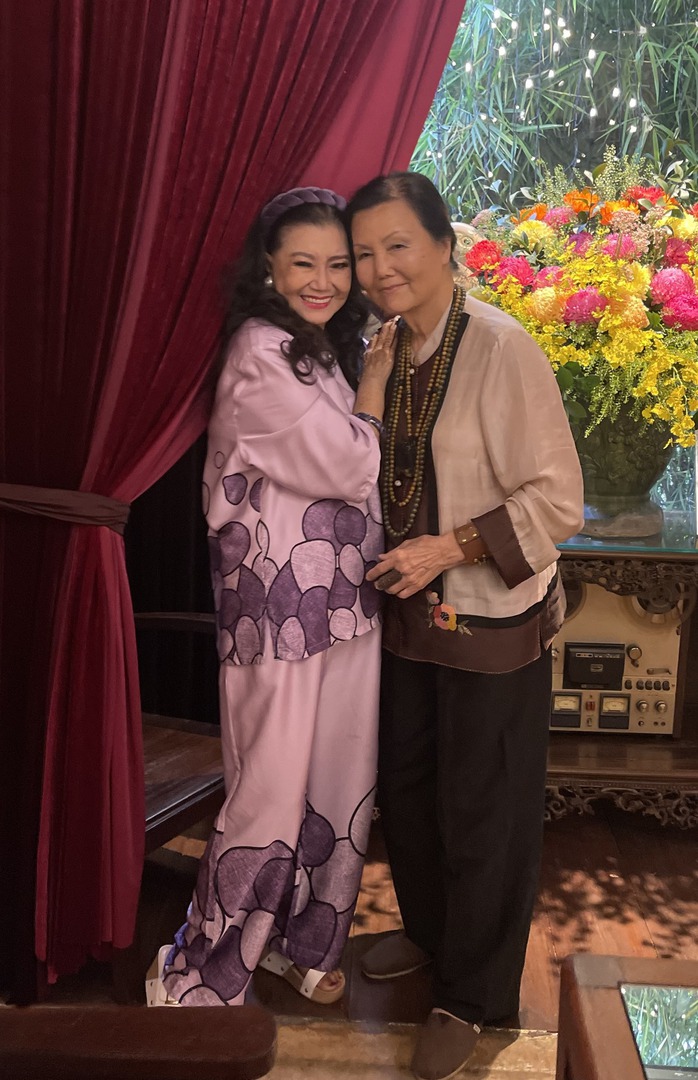Cuộc hội ngộ đầy xúc động của các nghệ sĩ Kim Cương, Kiều Chinh, Trà Giang- Ảnh 2. Cuộc hội ngộ đầy xúc động của các nghệ sĩ Kim Cương, Kiều Chinh, Trà Giang- Ảnh 2.