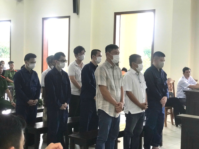 Cần Thơ: Cựu giám đốc ký giả tên vợ lãnh án tù - Ảnh 1.