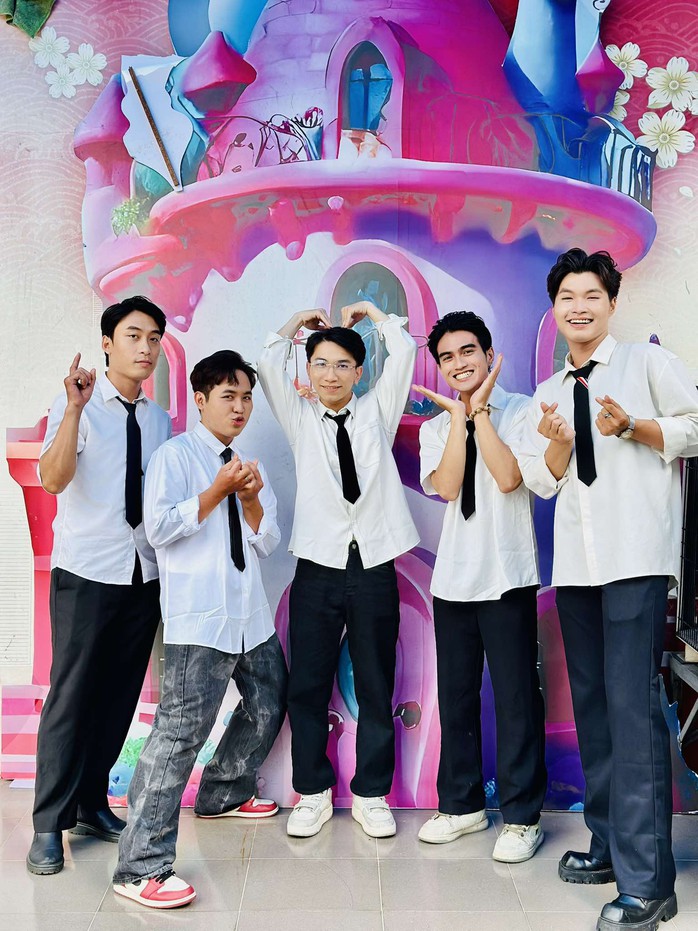 Khi Rap chạm vào đờn ca tài tử – Một cú giao thoa ấn tượng của Nhóm hát TDB- Ảnh 4. Khi Rap chạm vào đờn ca tài tử – Một cú giao thoa ấn tượng của Nhóm hát TDB- Ảnh 4.