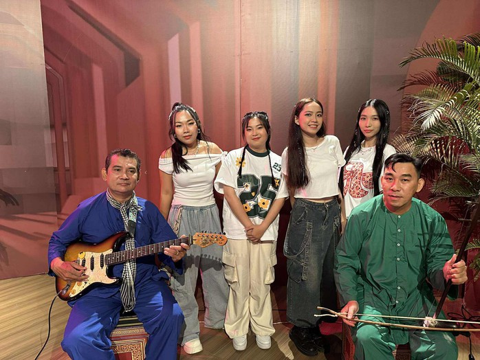 "Hãy là chiến binh" – Khi nhóm White heart. chạm vào hồn dân tộc- Ảnh 1. "Hãy là chiến binh" – Khi nhóm White heart. chạm vào hồn dân tộc- Ảnh 1.