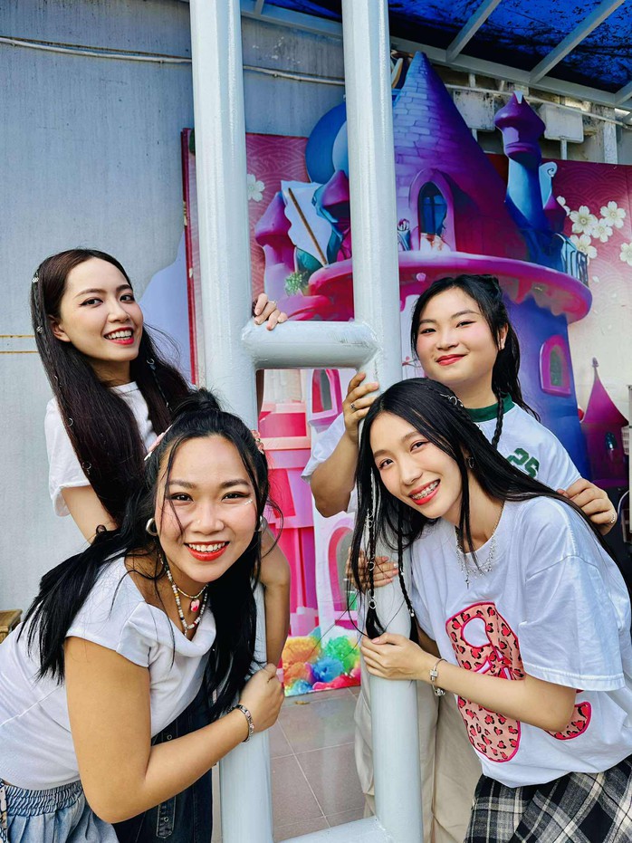 "Hãy là chiến binh" – Khi nhóm White heart. chạm vào hồn dân tộc- Ảnh 4. "Hãy là chiến binh" – Khi nhóm White heart. chạm vào hồn dân tộc- Ảnh 4.