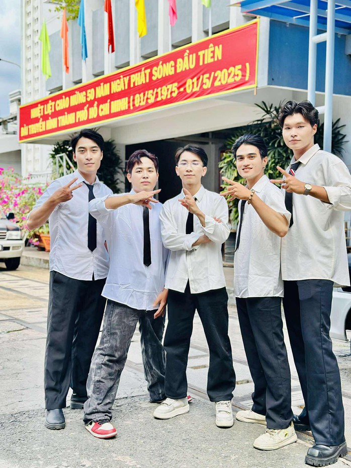Khi Rap chạm vào đờn ca tài tử – Một cú giao thoa ấn tượng của Nhóm hát TDB- Ảnh 3. Khi Rap chạm vào đờn ca tài tử – Một cú giao thoa ấn tượng của Nhóm hát TDB- Ảnh 3.