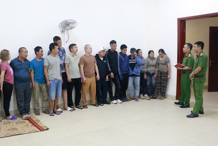 Bắt "ông trùm", phá đường dây đánh bạc tổ chức tinh vi và chuyên nghiệp trong rừng- Ảnh 2. Bắt "ông trùm", phá đường dây đánh bạc tổ chức tinh vi và chuyên nghiệp trong rừng- Ảnh 2.