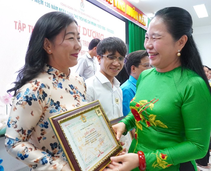 Tuyên dương 77 tập thể, cá nhân học tập, làm theo Bác - Ảnh 1.
