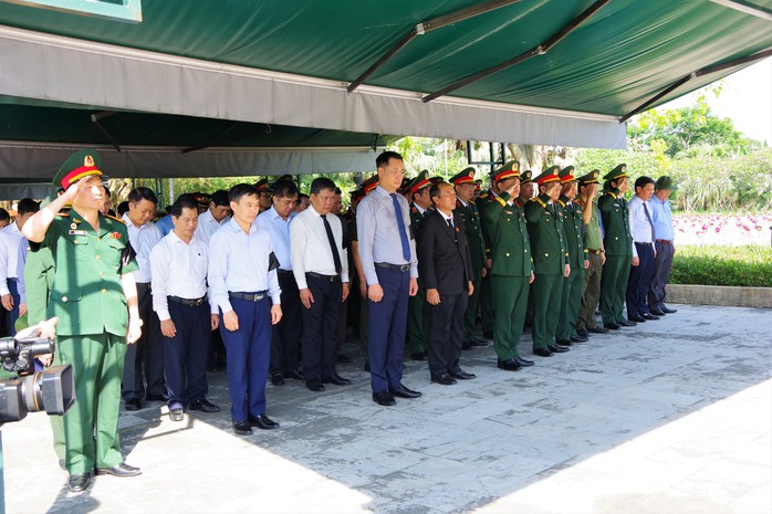 Xúc động Lễ truy điệu, an táng 17 hài cốt liệt sĩ hy sinh tại Lào- Ảnh 3. Xúc động Lễ truy điệu, an táng 17 hài cốt liệt sĩ hy sinh tại Lào- Ảnh 3.