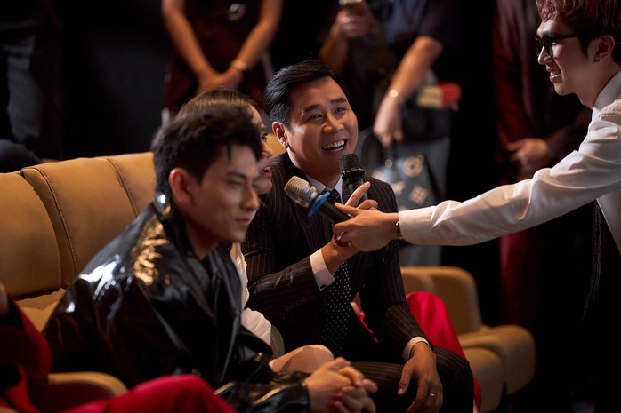 Cả showbiz đến chúc mừng Hà Nhi
- Ảnh 6. Cả showbiz đến chúc mừng Hà Nhi
- Ảnh 6.