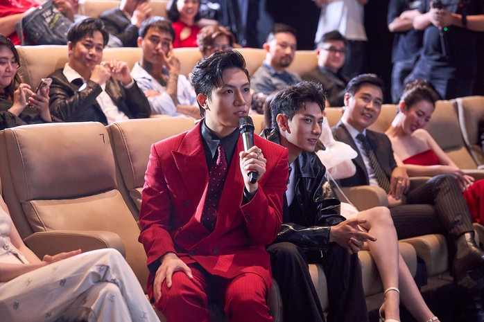 Cả showbiz đến chúc mừng Hà Nhi
- Ảnh 2. Cả showbiz đến chúc mừng Hà Nhi
- Ảnh 2.