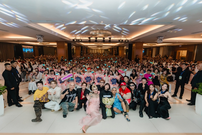 Thấy gì từ "fan meeting" của Tăng Phúc- Ảnh 1. Thấy gì từ "fan meeting" của Tăng Phúc- Ảnh 1.