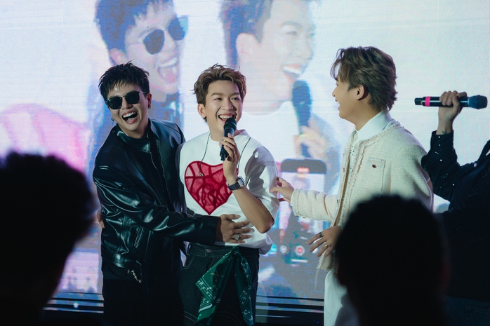 Thấy gì từ "fan meeting" của Tăng Phúc- Ảnh 3. Thấy gì từ "fan meeting" của Tăng Phúc- Ảnh 3.