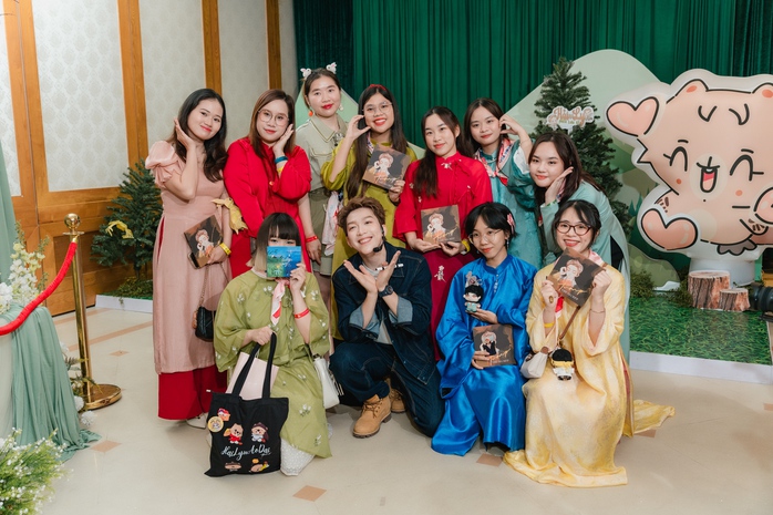 Thấy gì từ "fan meeting" của Tăng Phúc- Ảnh 5. Thấy gì từ "fan meeting" của Tăng Phúc- Ảnh 5.