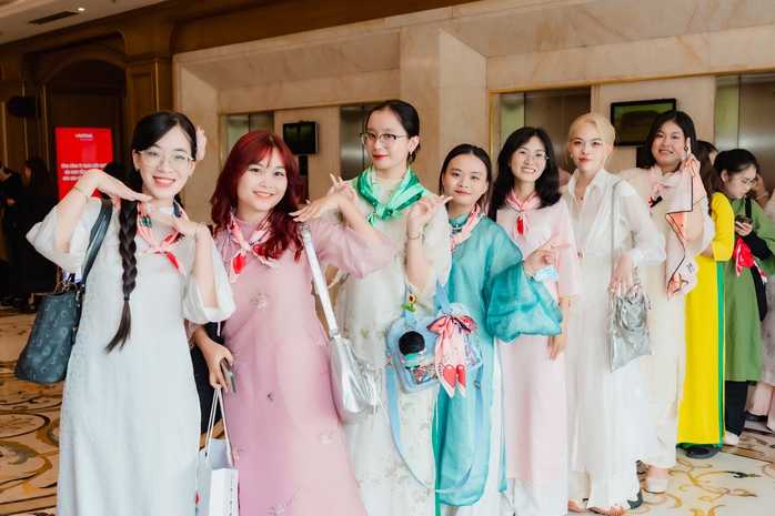 Thấy gì từ "fan meeting" của Tăng Phúc- Ảnh 6. Thấy gì từ "fan meeting" của Tăng Phúc- Ảnh 6.