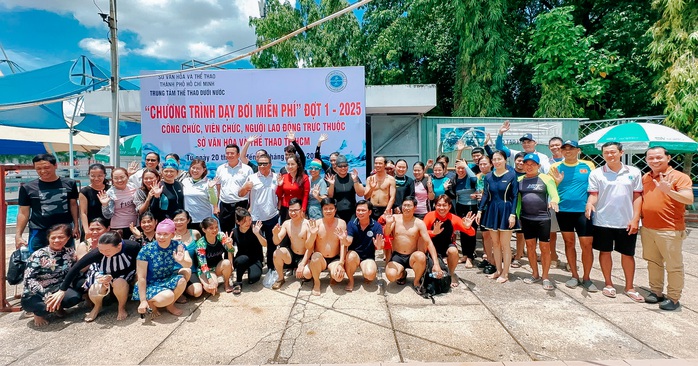 VIDEO: Người dân TP HCM hào hứng đi học bơi miễn phí- Ảnh 1. VIDEO: Người dân TP HCM hào hứng đi học bơi miễn phí- Ảnh 1.
