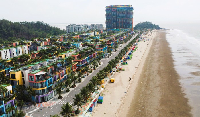 Vụ cảnh khó tin ở bãi biển nổi tiếng Thanh Hóa: Đồng loạt tháo dỡ - Ảnh 2.