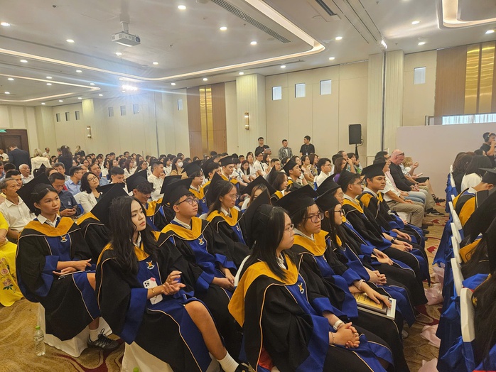 "Đừng chụp ảnh bài giảng rồi nói sẽ nghiên cứu sau" - Ảnh 1. "Đừng chụp ảnh bài giảng rồi nói sẽ nghiên cứu sau" - Ảnh 1.