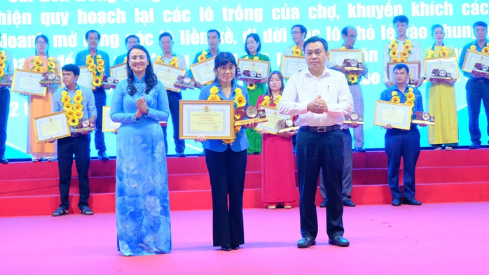 Cần Thơ: Tôn vinh 50 doanh nghiệp và đoàn viên tiêu biểu - Ảnh 4.