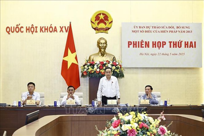 Đồng tình, ủng hộ chủ trương sửa đổi, bổ sung Hiến pháp- Ảnh 1. Đồng tình, ủng hộ chủ trương sửa đổi, bổ sung Hiến pháp- Ảnh 1.