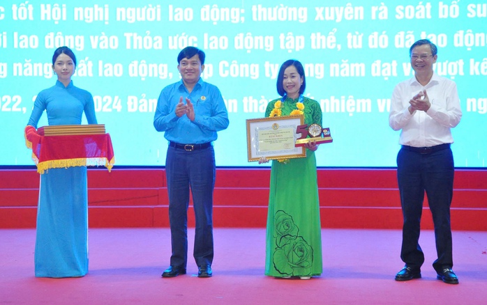 Cần Thơ: Tôn vinh 50 doanh nghiệp và đoàn viên tiêu biểu - Ảnh 2.
