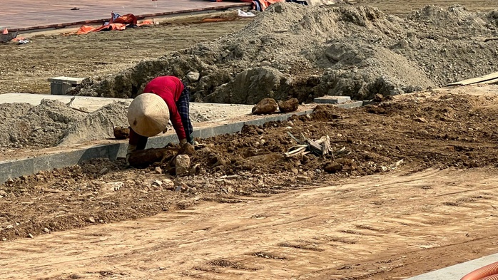Dùng đất đồi san lấp dự án sao lẫn gạch vỉa hè, rác thải, bê tông?- Ảnh 17. Dùng đất đồi san lấp dự án sao lẫn gạch vỉa hè, rác thải, bê tông?- Ảnh 17.