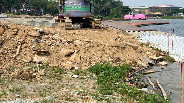 Dùng đất đồi san lấp dự án sao lẫn gạch vỉa hè, rác thải, bê tông?- Ảnh 9. Dùng đất đồi san lấp dự án sao lẫn gạch vỉa hè, rác thải, bê tông?- Ảnh 9.