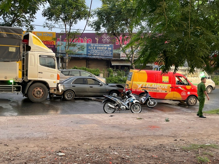 Tạm giữ tài xế trong vụ tai nạn 2 người tử vong ở Thủ Đức- Ảnh 1. Tạm giữ tài xế trong vụ tai nạn 2 người tử vong ở Thủ Đức- Ảnh 1.