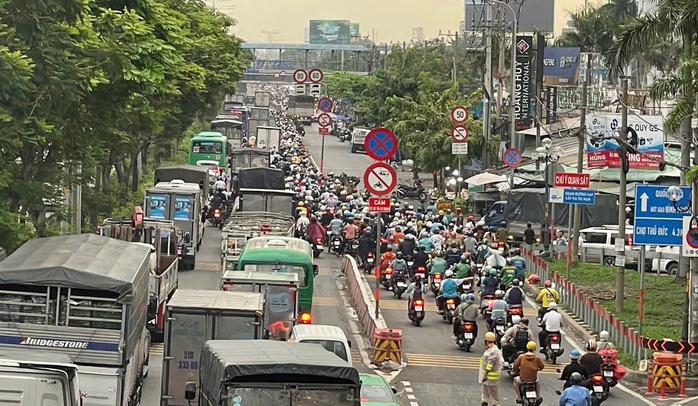 Tạm giữ tài xế trong vụ tai nạn 2 người tử vong ở Thủ Đức- Ảnh 2. Tạm giữ tài xế trong vụ tai nạn 2 người tử vong ở Thủ Đức- Ảnh 2.