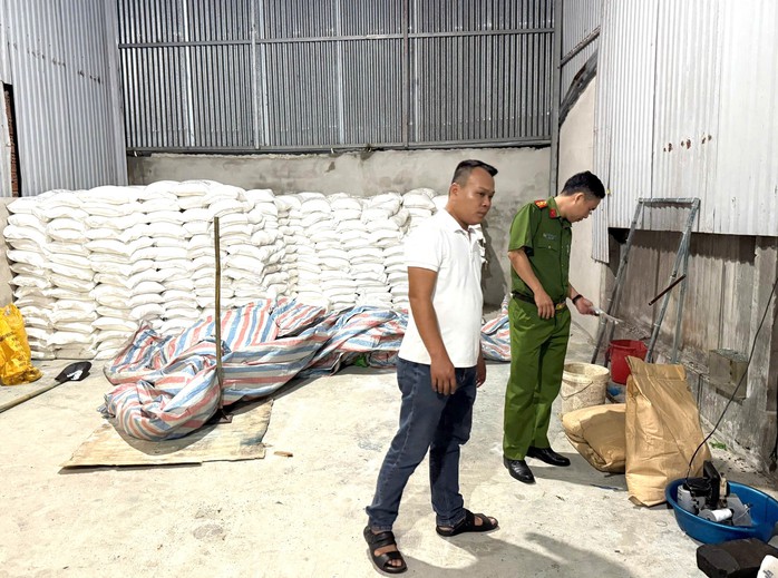 Bên trong công ty nghi làm phân bón giả ở Đồng Nai- Ảnh 5. Bên trong công ty nghi làm phân bón giả ở Đồng Nai- Ảnh 5.
