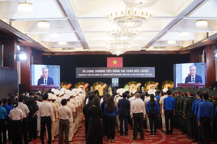 Hình ảnh lễ viếng nguyên Chủ tịch nước Trần Đức Lương tại TP HCM- Ảnh 7. Hình ảnh lễ viếng nguyên Chủ tịch nước Trần Đức Lương tại TP HCM- Ảnh 7.