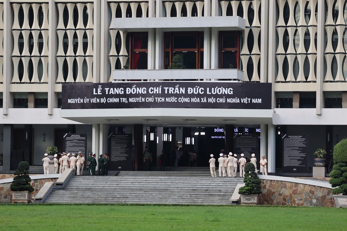 Hình ảnh lễ viếng nguyên Chủ tịch nước Trần Đức Lương tại TP HCM- Ảnh 2. Hình ảnh lễ viếng nguyên Chủ tịch nước Trần Đức Lương tại TP HCM- Ảnh 2.