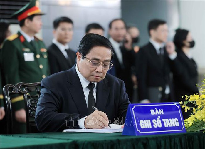 Xúc động những dòng ghi sổ tang viếng nguyên Chủ tịch nước Trần Đức Lương- Ảnh 4. Xúc động những dòng ghi sổ tang viếng nguyên Chủ tịch nước Trần Đức Lương- Ảnh 4.