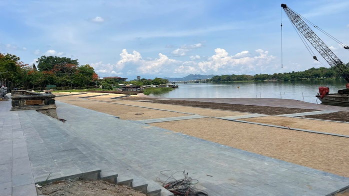 Dùng đất đồi san lấp dự án sao lẫn gạch vỉa hè, rác thải, bê tông?- Ảnh 1. Dùng đất đồi san lấp dự án sao lẫn gạch vỉa hè, rác thải, bê tông?- Ảnh 1.