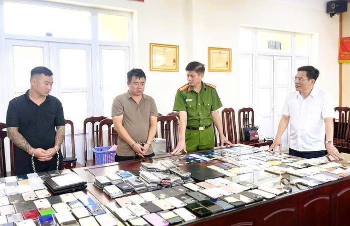 Bắt ổ nhóm nam nữ gây ra hàng trăm vụ trộm cắp ở chùa Tam Chúc- Ảnh 1. Bắt ổ nhóm nam nữ gây ra hàng trăm vụ trộm cắp ở chùa Tam Chúc- Ảnh 1.