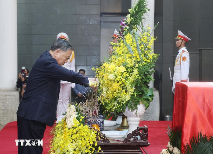 Lễ Quốc tang nguyên Chủ tịch nước Trần Đức Lương- Ảnh 3. Lễ Quốc tang nguyên Chủ tịch nước Trần Đức Lương- Ảnh 3.