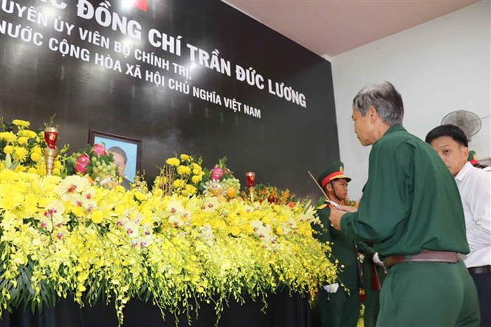 Trang nghiêm Lễ viếng nguyên Chủ tịch nước Trần Đức Lương tại Quảng Ngãi- Ảnh 5. Trang nghiêm Lễ viếng nguyên Chủ tịch nước Trần Đức Lương tại Quảng Ngãi- Ảnh 5.