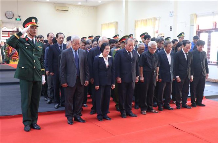 Trang nghiêm Lễ viếng nguyên Chủ tịch nước Trần Đức Lương tại Quảng Ngãi- Ảnh 2. Trang nghiêm Lễ viếng nguyên Chủ tịch nước Trần Đức Lương tại Quảng Ngãi- Ảnh 2.
