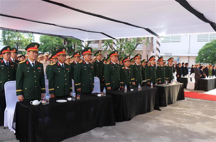 Trang nghiêm Lễ viếng nguyên Chủ tịch nước Trần Đức Lương tại Quảng Ngãi- Ảnh 6. Trang nghiêm Lễ viếng nguyên Chủ tịch nước Trần Đức Lương tại Quảng Ngãi- Ảnh 6.