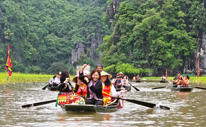 Tôn vinh vẻ đẹp thiên nhiên kỳ thú của Tràng An qua Tuần du lịch Ninh Bình- Ảnh 2. Tôn vinh vẻ đẹp thiên nhiên kỳ thú của Tràng An qua Tuần du lịch Ninh Bình- Ảnh 2.