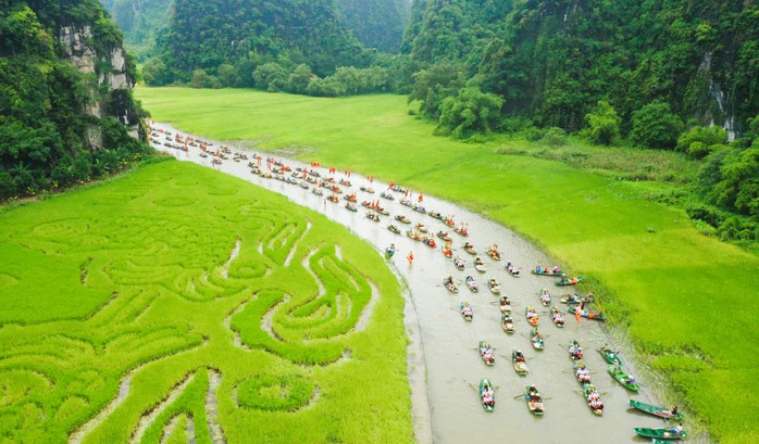Tôn vinh vẻ đẹp thiên nhiên kỳ thú của Tràng An qua Tuần du lịch Ninh Bình- Ảnh 3. Tôn vinh vẻ đẹp thiên nhiên kỳ thú của Tràng An qua Tuần du lịch Ninh Bình- Ảnh 3.