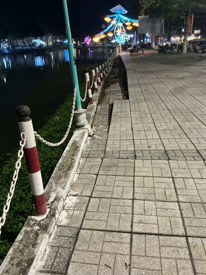 Hình ảnh không đẹp giữa lòng thành phố ở An Giang - Ảnh 6.