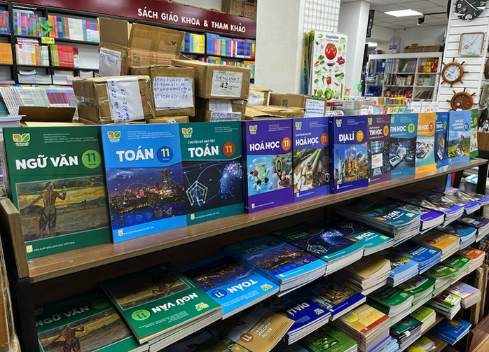 NXB Giáo dục Việt Nam lên tiếng về doanh thu "khủng" hơn 3.100 tỉ đồng trong năm 2024- Ảnh 3. NXB Giáo dục Việt Nam lên tiếng về doanh thu "khủng" hơn 3.100 tỉ đồng trong năm 2024- Ảnh 3.