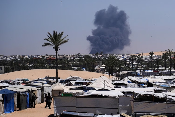 Xung đột ở Gaza: Bác sĩ mất 9 đứa con do không kích, Israel triển khai thêm lữ đoàn - Ảnh 2. Xung đột ở Gaza: Bác sĩ mất 9 đứa con do không kích, Israel triển khai thêm lữ đoàn - Ảnh 2.