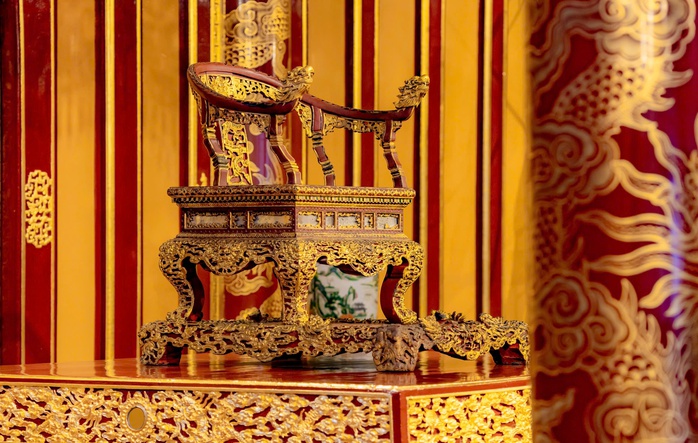 Ngai vua triều Nguyễn bị kẻ "loạn thần" xâm hại: Bảo vệ ở đâu?- Ảnh 2. Ngai vua triều Nguyễn bị kẻ "loạn thần" xâm hại: Bảo vệ ở đâu?- Ảnh 2.