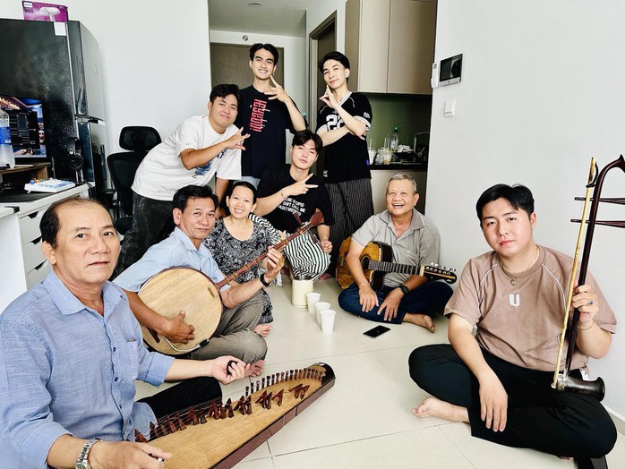 Ca sĩ Văn Hậu : Từ vai "Tự Đức" đến ca khúc "Hãy là chiến binh" - Ảnh 5.